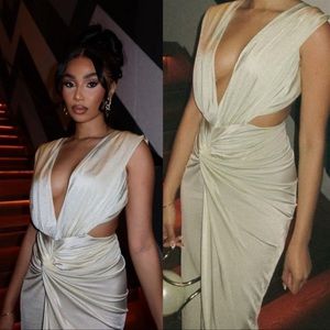 Baobab Mia Plunge V-Neck
Gathered Midi Sheath Dress NWT
Ivory In perfect condit